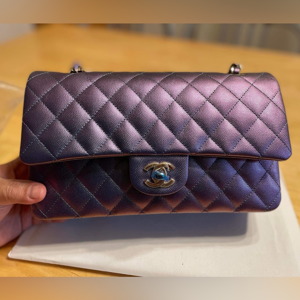 🆕 Chanel 22P Medium Caviar Classic Double Flap Iridescent Dark Blue with GHW